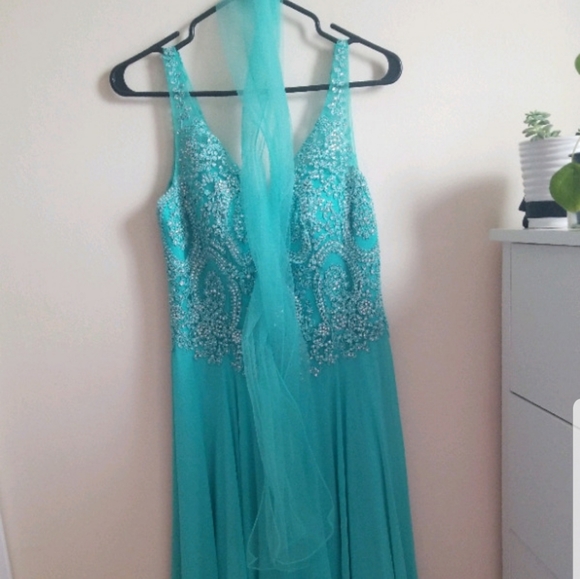 Designer Dress - Picture 2 of 4